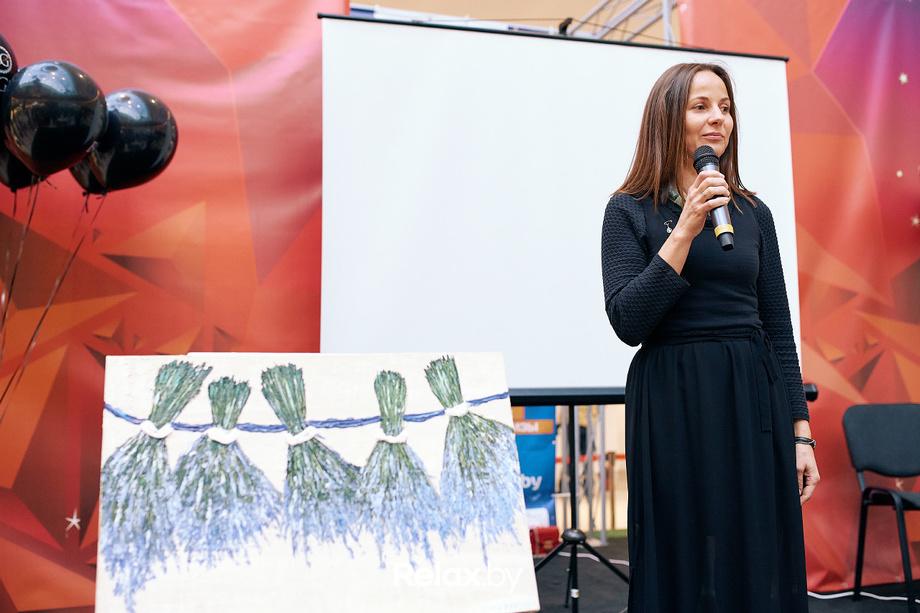 Торт - картина. Совместная работа производителя десертов Bon Genie и художницы Лоры Павловой.