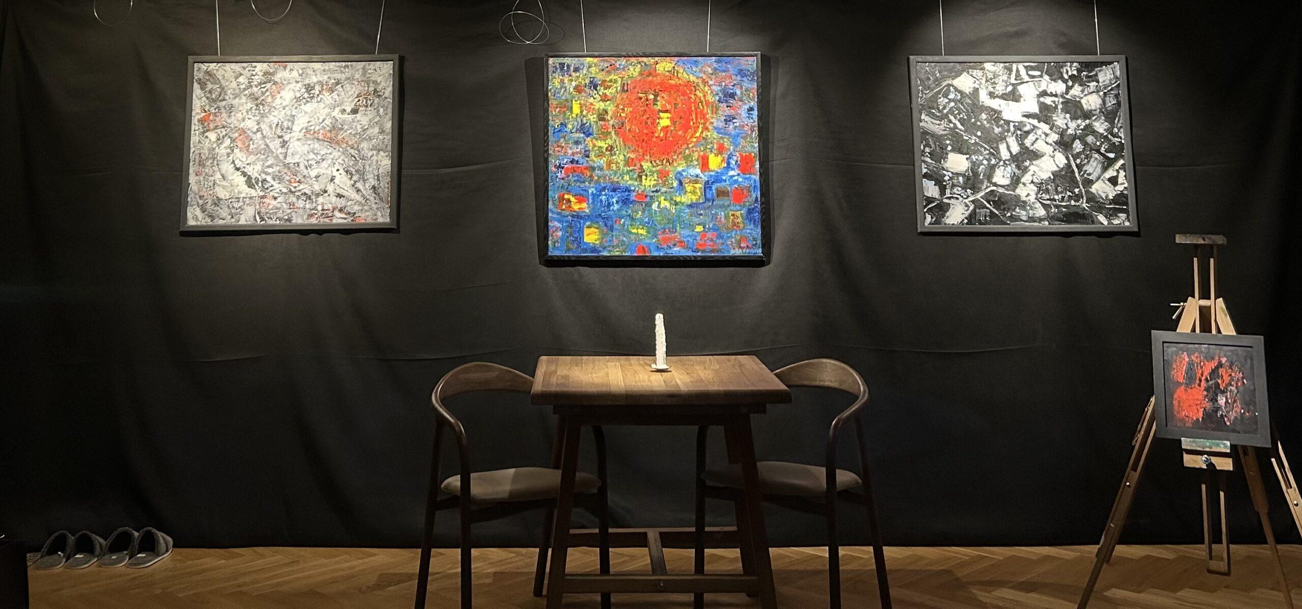 Новая экспозиция абстрактных картин Лоры Павловой в стрит-арт пространстве 